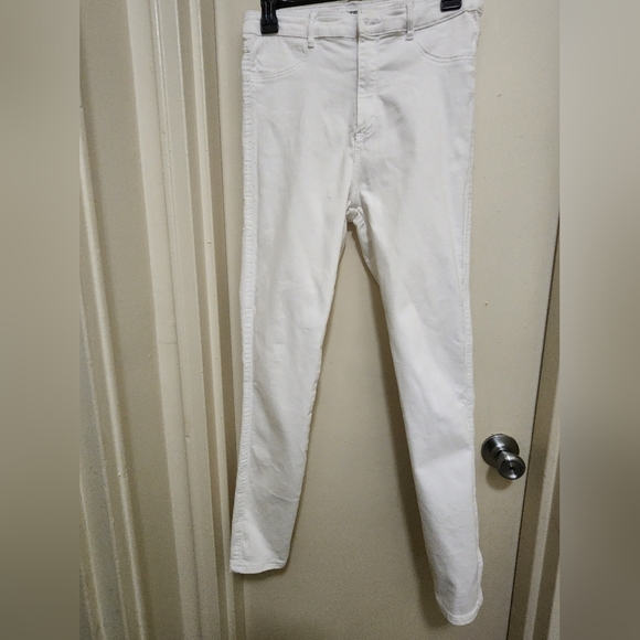 Zara Trafaluc white colored stretch jeans in a size 8 - Picture 2 of 5